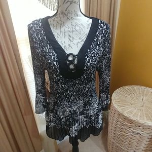 Black/White Tunic w/rings